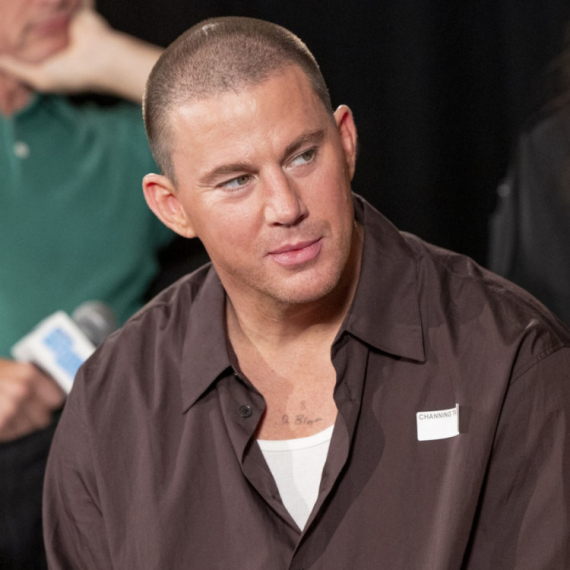 Najpoželjniji muškarac ljubi 19 godina mlađu? Žene joj ovo neće oprostiti FOTO