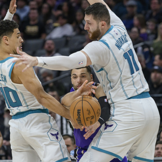 Nestvarni Lavin izrešetao Šarlot – Nurkić na korak od dabl-dabla VIDEO