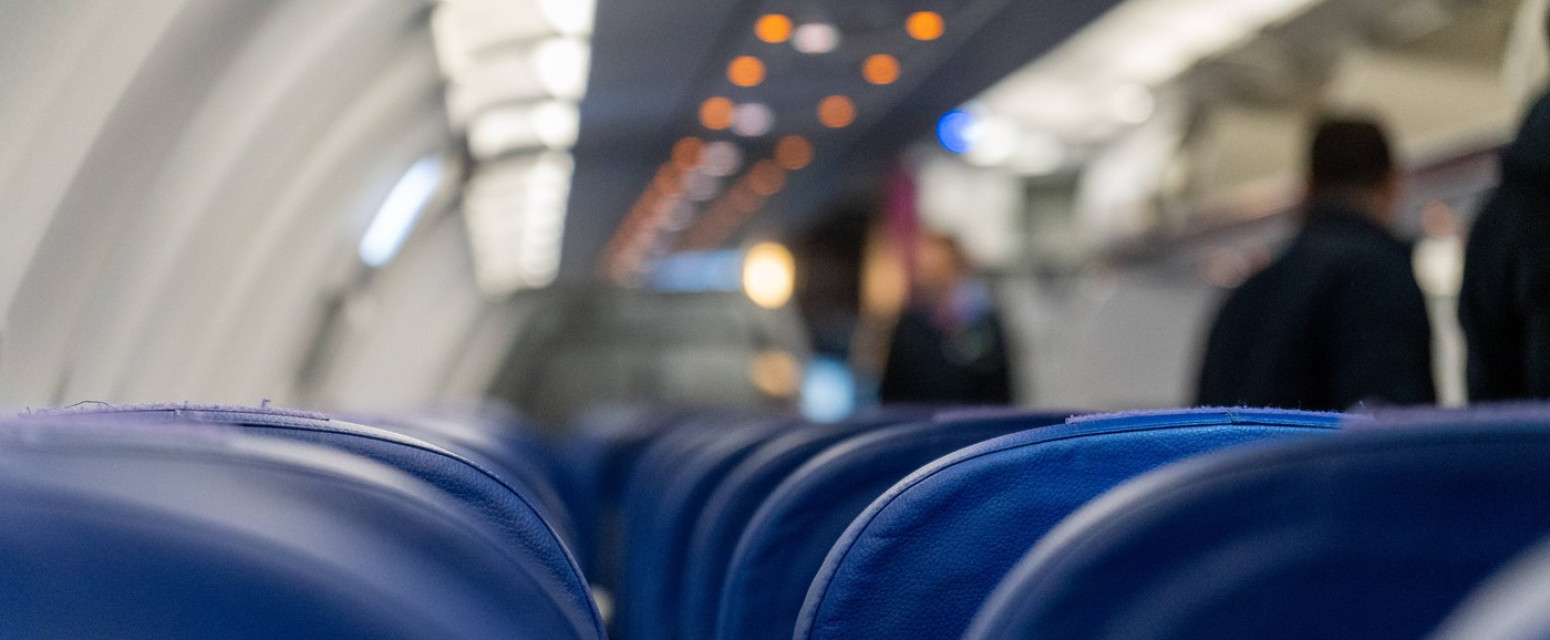 Tinejdžer pokušao da se ukrca na let sa puškom, putnici ga savladali VIDEO