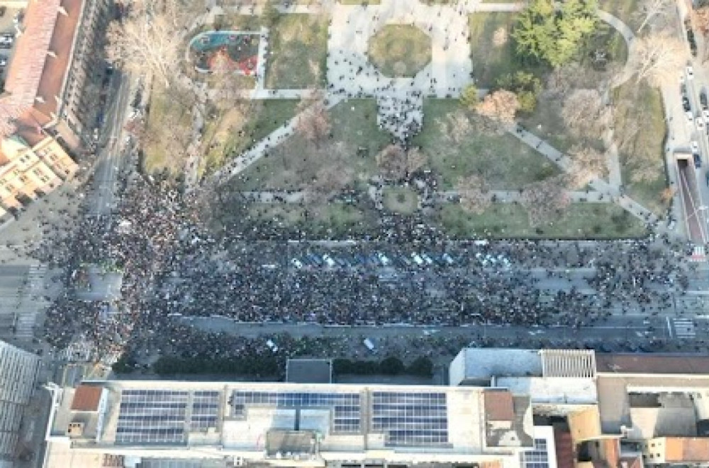 Protest u Nemanjinoj: Svega 5.600 ljudi u piku FOTO