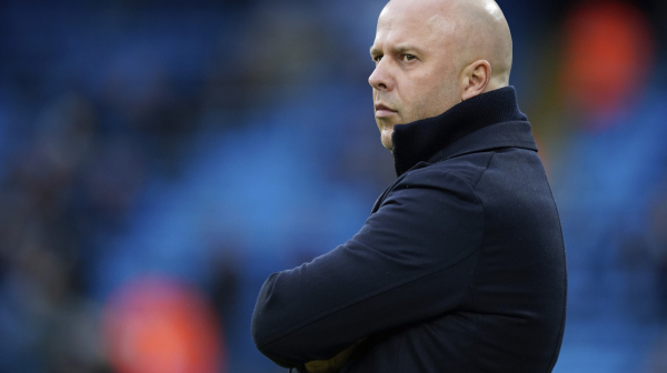 Arne Slot suspendovan