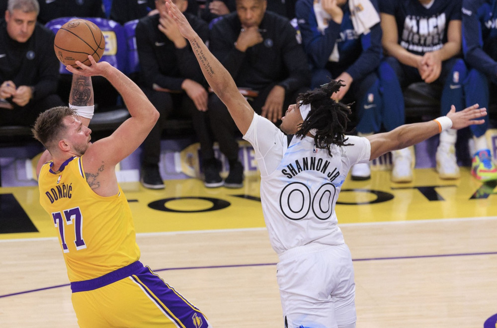 Lejkersi srušili Minesotu – svi pričaju o Dončićevoj ludoj trojci; Edvards isključen, "gađao" publiku VIDEO