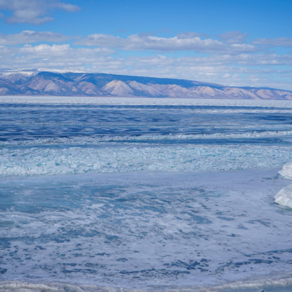 200 ljudi zarobljeno na santi leda VIDEO