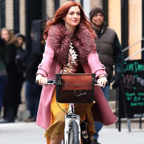 Sa ovakvim telom može da nosi bilo koju haljinu, a ona je odabrala ovo FOTO