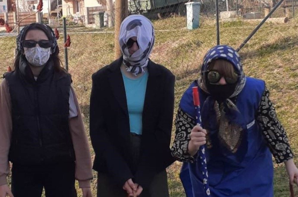 Maskirani i veseli: Deca u selima oko Topole čuvaju stare srpske običaje od zaborava