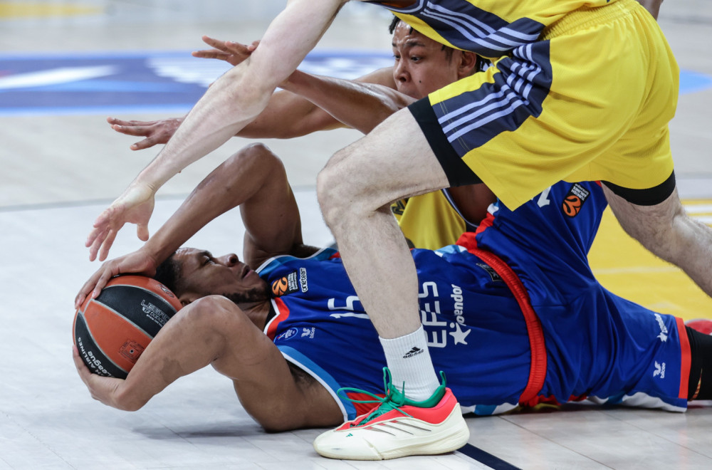 Efes očekivano razbio Albu