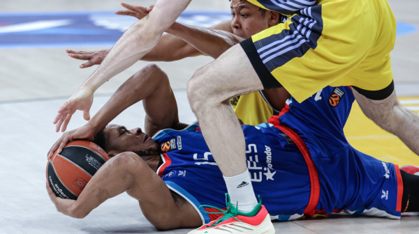 Efes očekivano razbio Albu