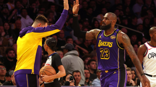 Bogdan mogao da zakuva – Dončić i Lebron su gazde u LA VIDEO