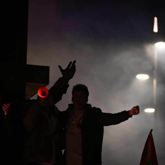 Državni udar u Srbiji: Studenti i opozicija preuzeli RTS