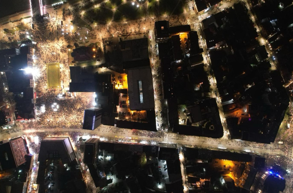 Studentski protest u Nišu: Manje okupljenih nego u Kragujevcu; Kotlići i trubači na ulicama FOTO/VIDEO