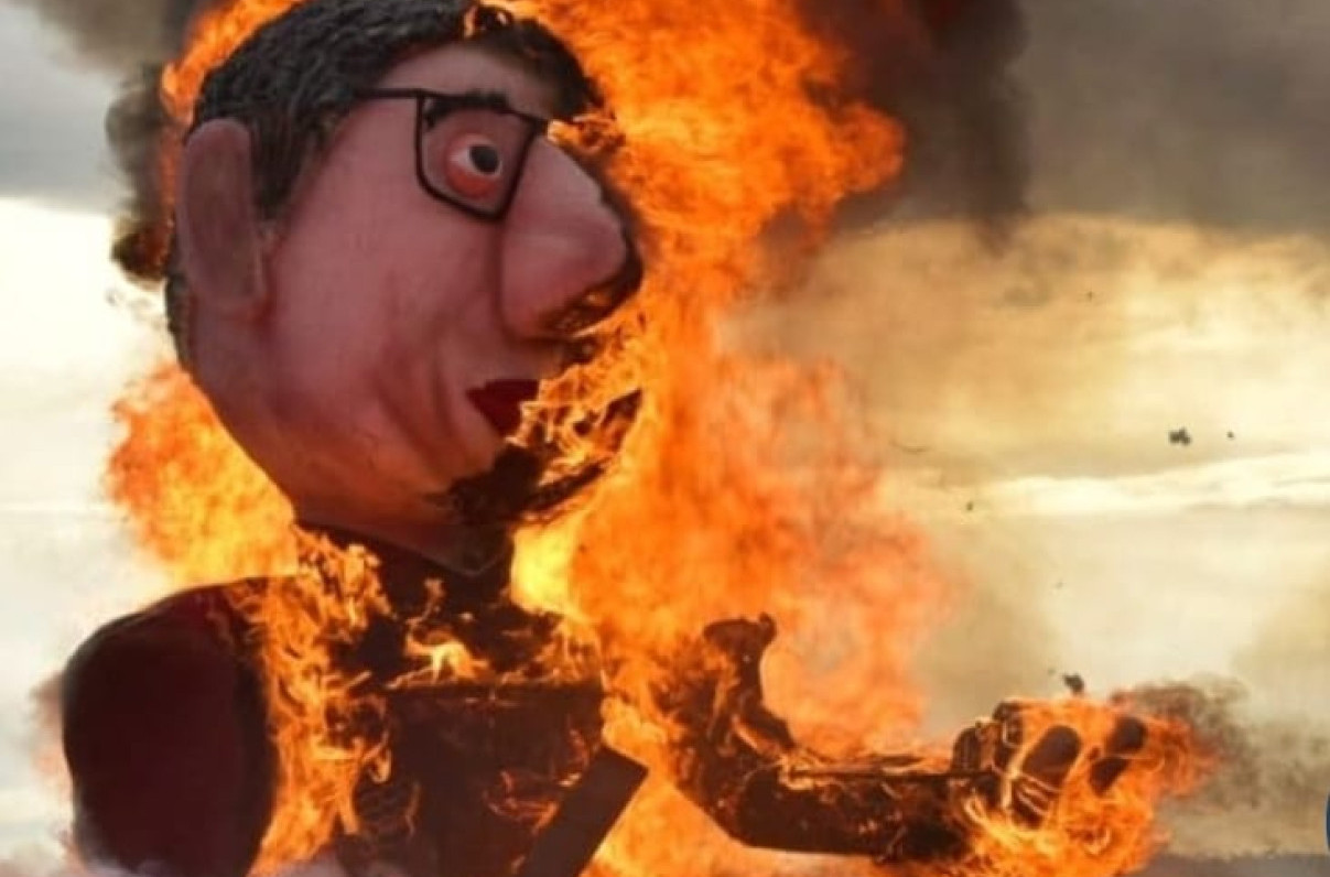 Brnabić o spaljivanju lutke Vučića u Hrvatskoj: Kriv je za sve što jeste i nije; Zvuči poznato? FOTO