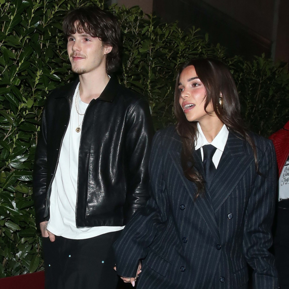 Bekamov sin simulirao oralni seks sa devojkom iza leđa oca FOTO