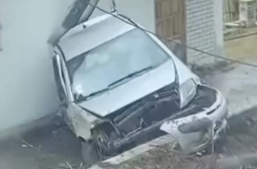 Tragedija kod Priboja: Mladić sleteo sa puta i udario u kuću, poginuo na licu mesta FOTO