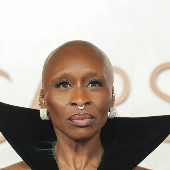 Sintija Erivo šokirala stajlingom: Najveća "zlica" crvenog tepiha FOTO