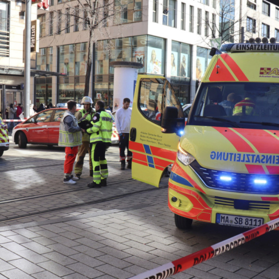 Haos u Nemačkoj: Automobilom se zaleteo u masu, ima mrtvih; Podignut helikopter VIDEO