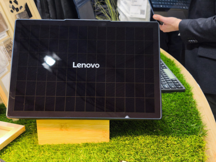 Robot i njegov pas, solarni laptop i internet iz vedra neba: Šta smo sve videli na MWC 2025 FOTO/VIDEO