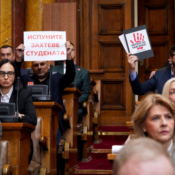 Opozicija protiv ispunjenja četvrtog zahteva studenata: Nisu glasali da se zakon stavi na dnevni red Skupštine