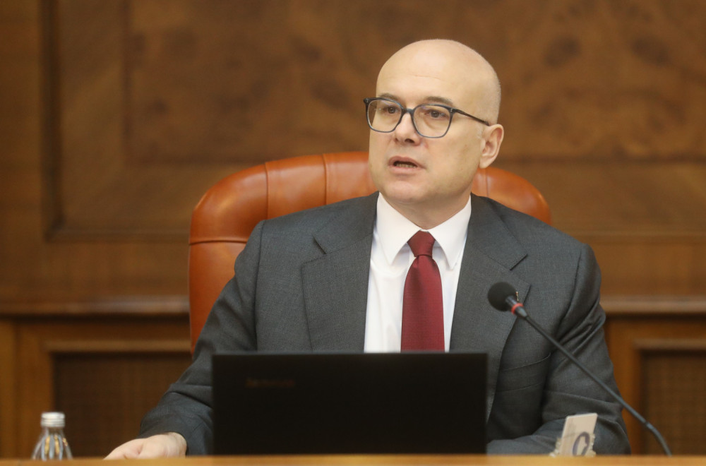 Premijer poručio: Nema cele plate za one prosvetare koji nisu radili VIDEO