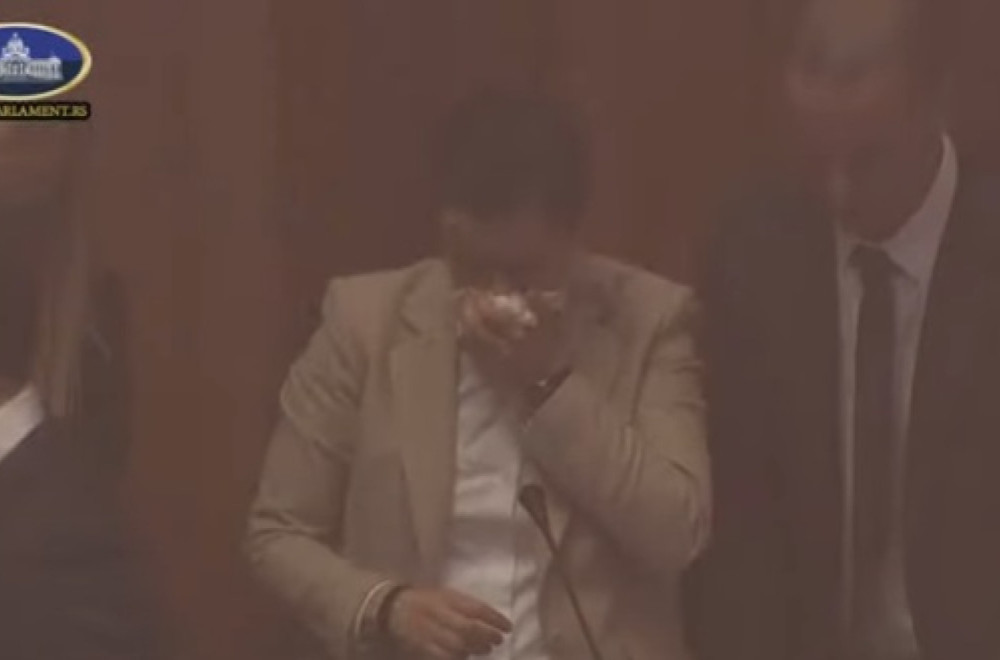 Zbog katastrofe u Skupštini životno ugrožena poslanica; Bori se za život; Imala moždani udar? FOTO/VIDEO