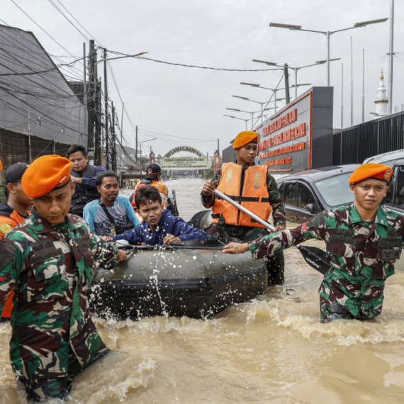 Hitna evakuacija: U Indoneziji više od 1.000 kuća pod vodom; Raketama protiv poplava FOTO