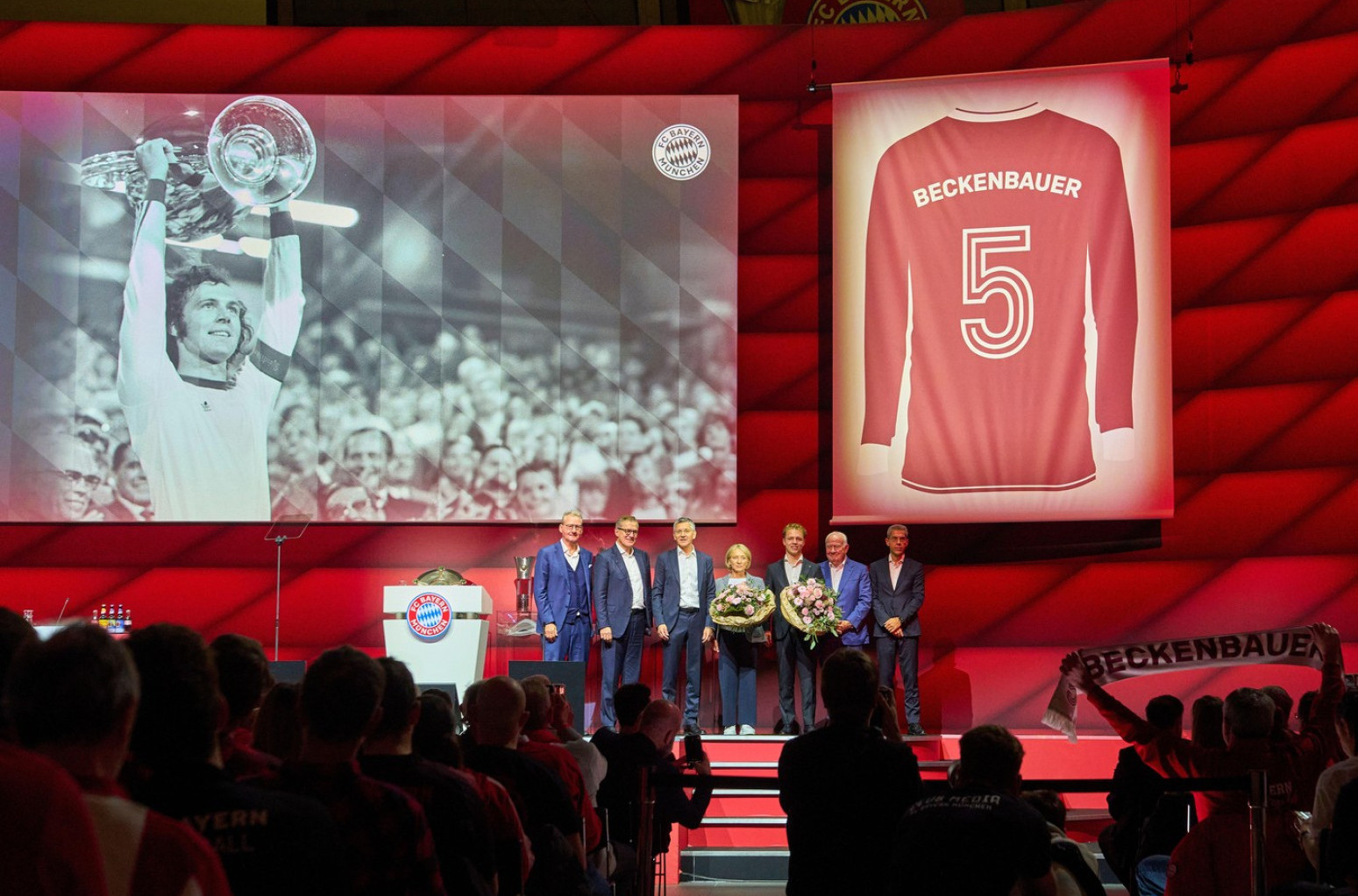 Dres Bekenbauera pod svodovima "Alijanc arene" FOTO