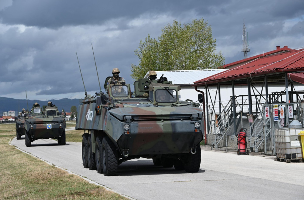 Vozila Eufora na ulicama Banjaluke; Nadleću helikopteri; Eufor: "Vežba"