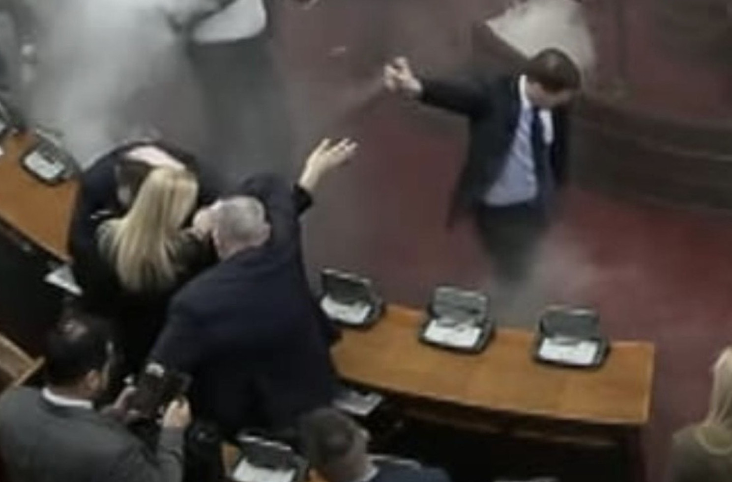 Rodio se Gavrilo Ilić; Vučić: Posle napada siledžija u Skupštini, Sonja je rodila zdravog i jakog dečaka