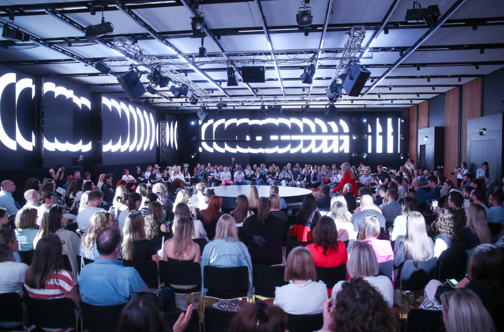 Dani komunikacija dovode jednu od vodećih žena stručnjaka za AI marketing