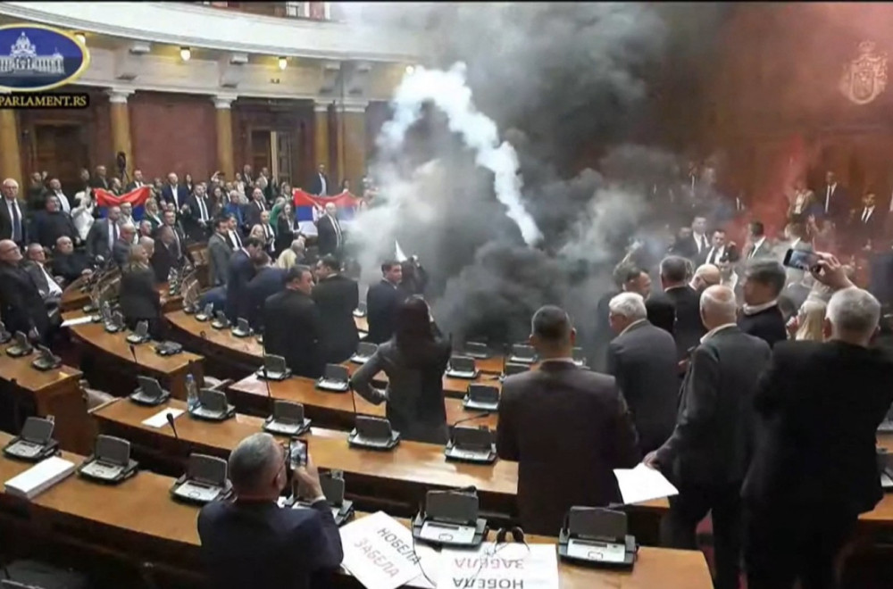 Rusi pišu: EU i Velika Britanija organizatori obojene revolucije u Srbiji