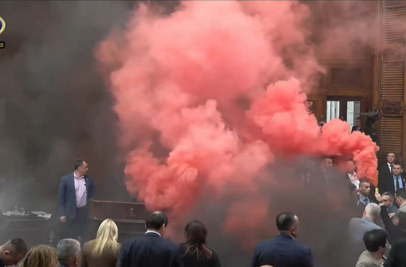 Brnabić o jezivim scenama u Skupštini: Bilo je strašno, imali smo osećaj kao da je bojno polje