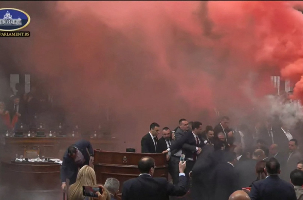 Brnabić: Institucije se neće povlačiti pred nasiljem