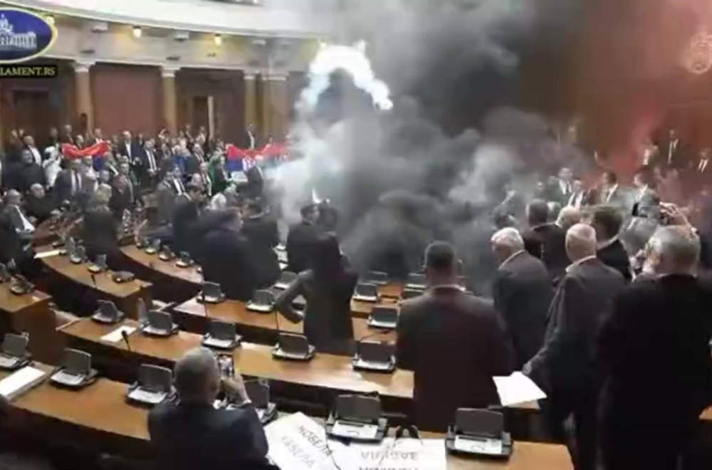 Demonstracija neviđenog nasilja: Opozicija pokušala linč u Skupštini Srbije