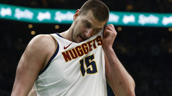 Nikola Jokić povređen?! Denver objavio loše vesti