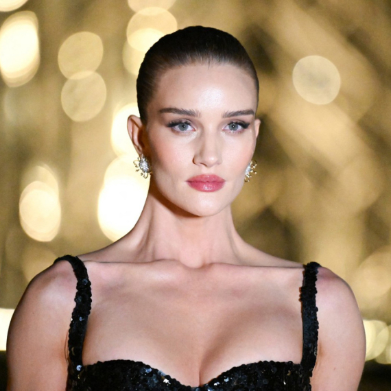 Ona je hodajući seksepil i "ubija" u ovom izdanju FOTO