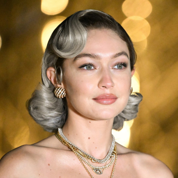 Nije ni čudo što je najtraženija manekenka današnjice – pogledajte ovu lepotu FOTO