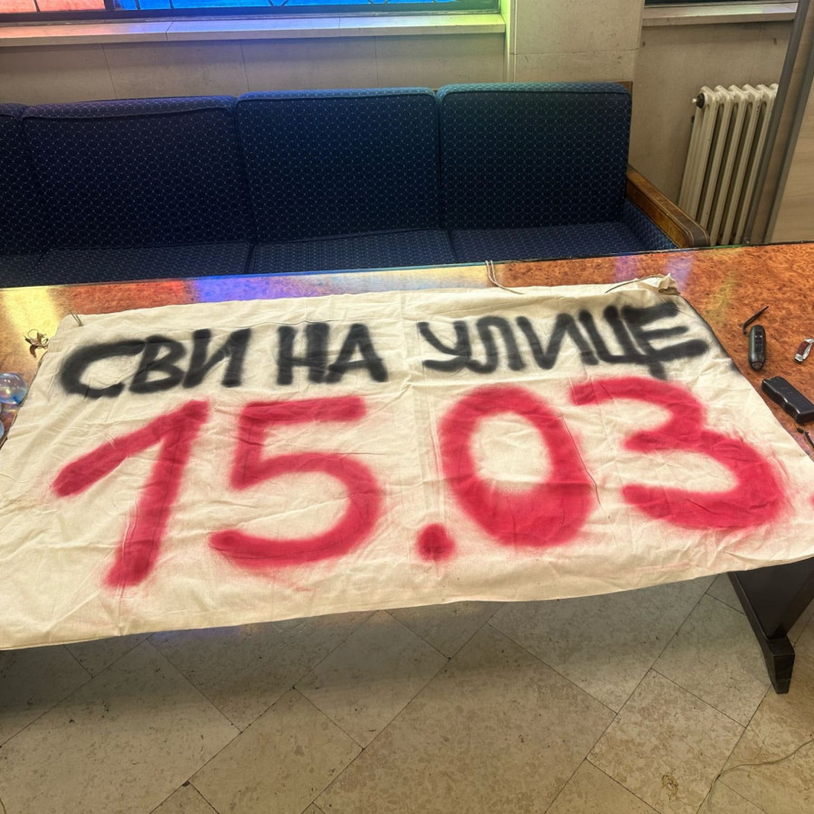 Opozicija nastavlja sa divljaštvom; Spremili se za brutalno nasilje: Oduzeti nož, elektrošoker... FOTO