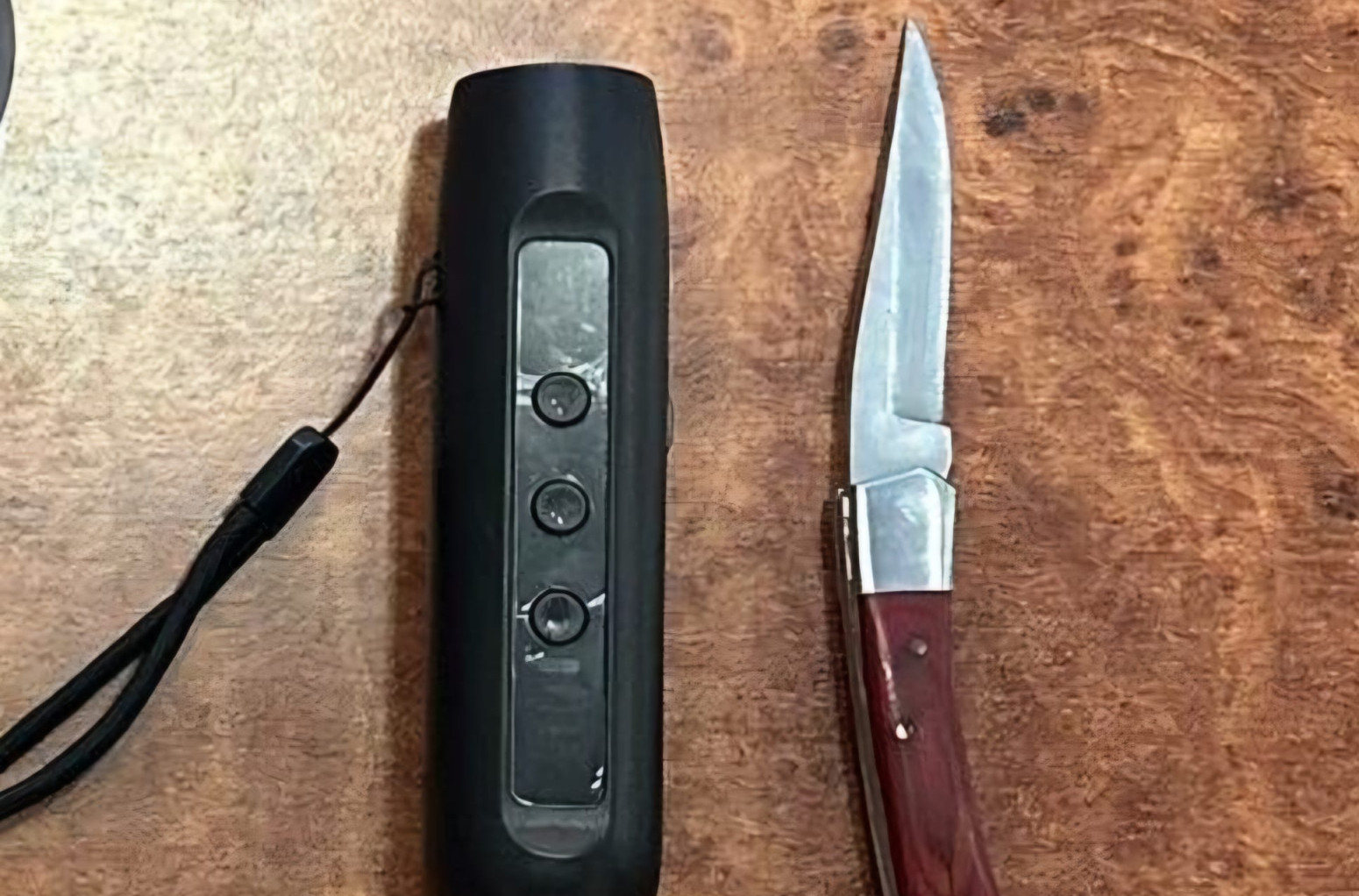 Opozicija nastavlja sa divljaštvom; Spremili se za brutalno nasilje: Oduzeti nož, elektrošoker... FOTO