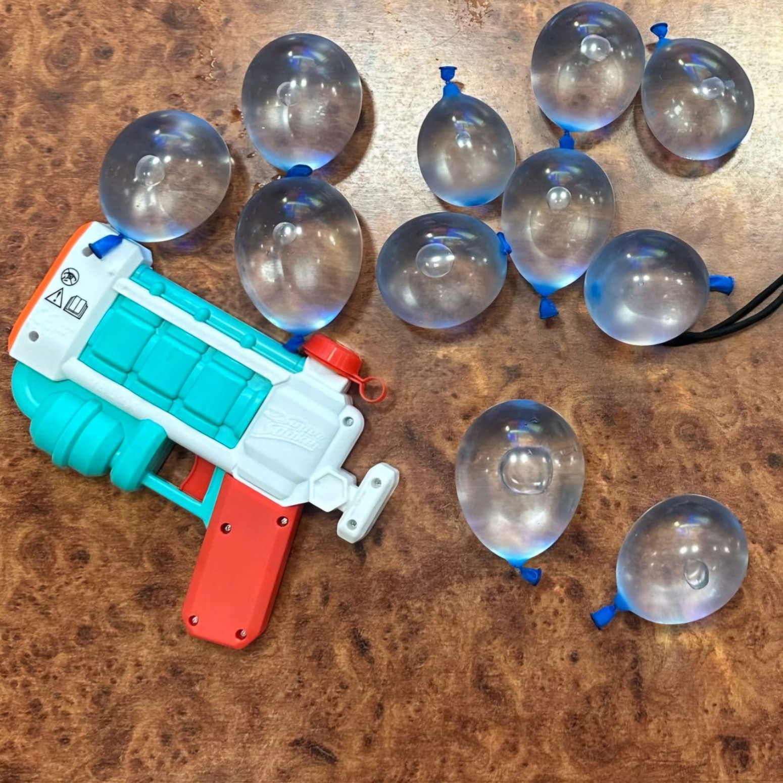 Opozicija nastavlja sa divljaštvom; Spremili se za brutalno nasilje: Oduzeti nož, elektrošoker... FOTO