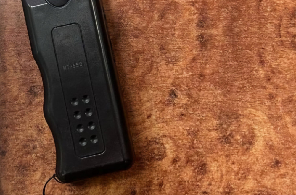 Opozicija nastavlja sa divljaštvom; Spremili se za brutalno nasilje: Oduzeti nož, elektrošoker... FOTO