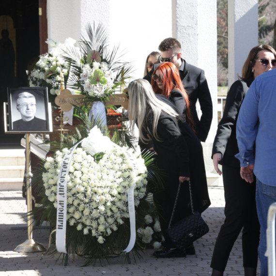Sahrana Saše Popovića: Suzana Jovanović u suzama; Karleuša i Brena slomljene FOTO