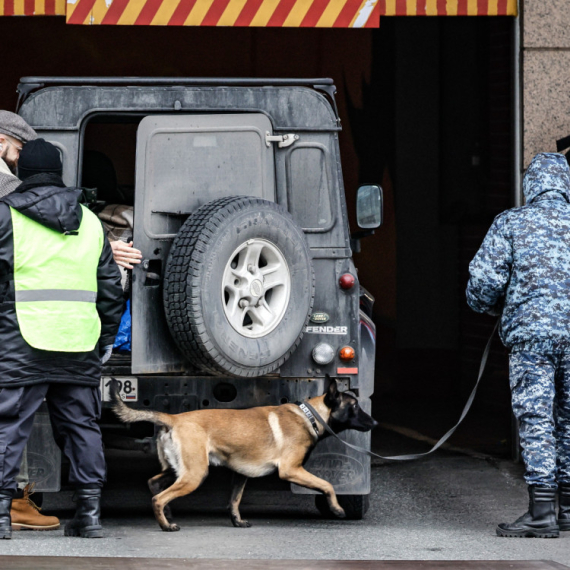 Eksplozija u banci u Moskvi: Staklo polomljeno, sve je snimljeno kamerama FOTO/VIDEO