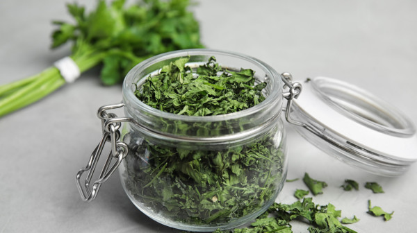 Evo zašto bi peršun trebalo da jedemo svakog dana