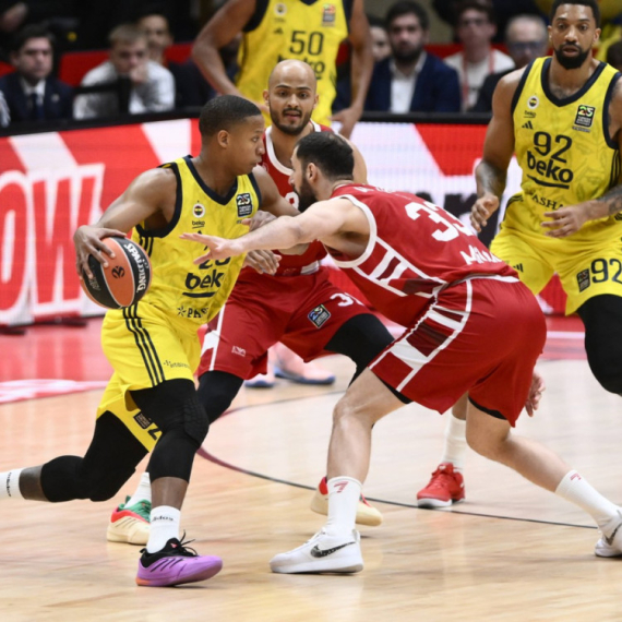 Katastrofa  u Milanu –  povredio se Mirotić, Gilespija izneli sa terena! VIDEO