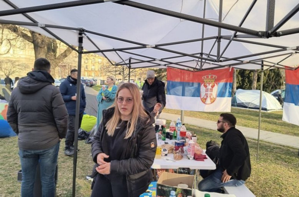 Studentkinja Danica: Ostajemo ispred Predsedništva dok nam se zahtevi ne ispune