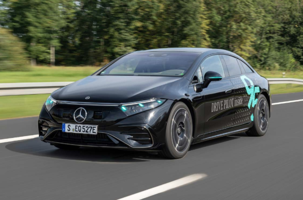 Tirkizna svetla na automobilu: Da li znate šta označavaju?