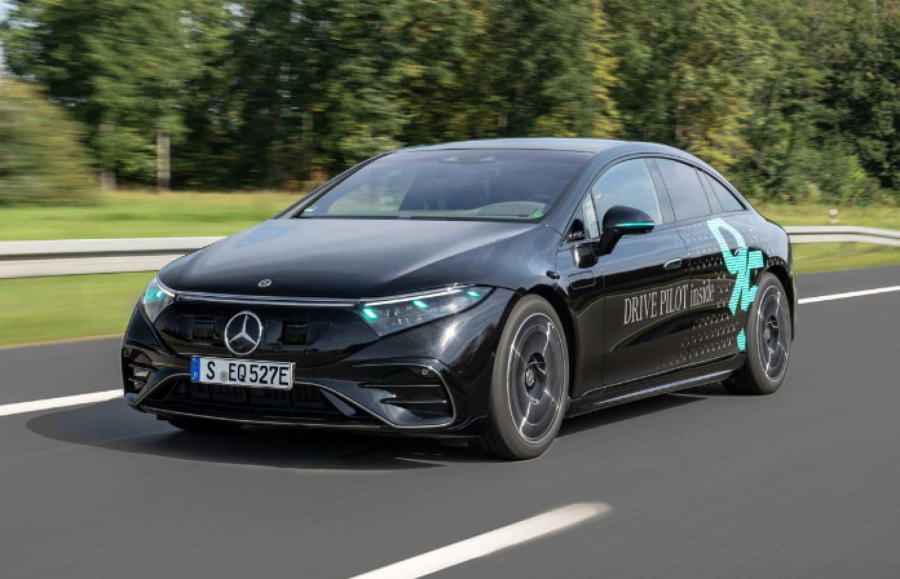 Nova signalizacija na automobilima menja pravila vožnje: Evo šta znači tirkizno svetlo
