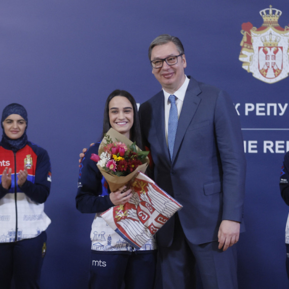 Vučić na prijemu pred Svetsko prvenstvo u boksu za žene u Nišu: Ponosan sam, hvala što se borite za Srbiju