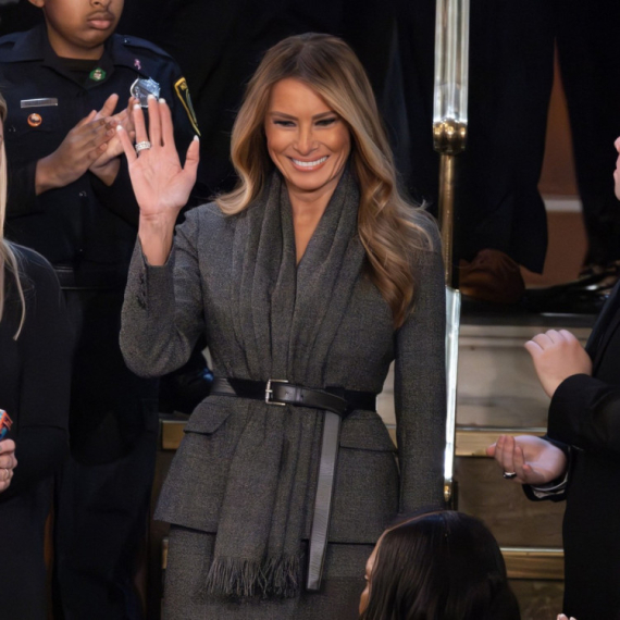 Melanija Tramp čudnim potezom u 3 sekunde zbunila svet: "Izgleda kao da reži" VIDEO