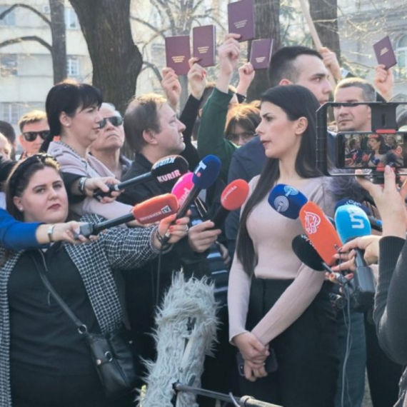 Studentkinja iznela sve zahteve: "Moramo se vratiti u školske klupe kako bi celo društvo imalo dalju korist"