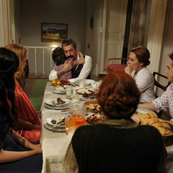 Na Televiziji "Prva" od ponedeljka čuvena turska serija "Kako vreme prolazi"